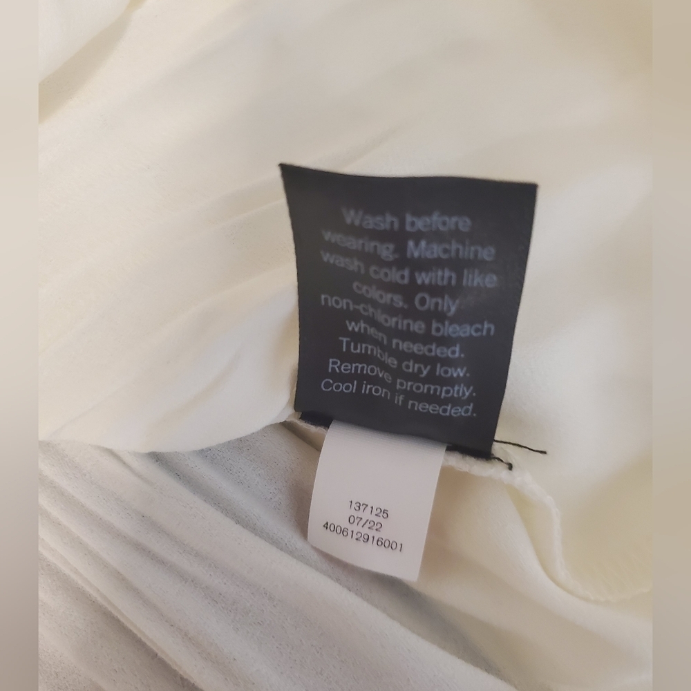 Simply Vera Verawang Size M Elegant White Women's Top - Picture 5 of 6